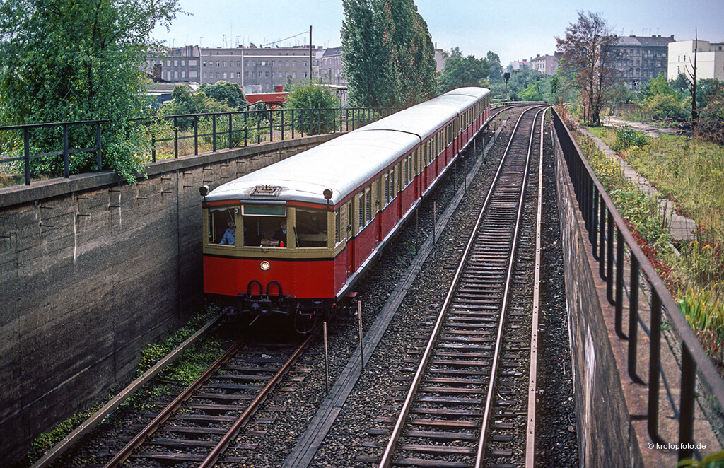 http://krolopfoto.de/railpix/images/berlin.sbahn1983/19830922.jpg
