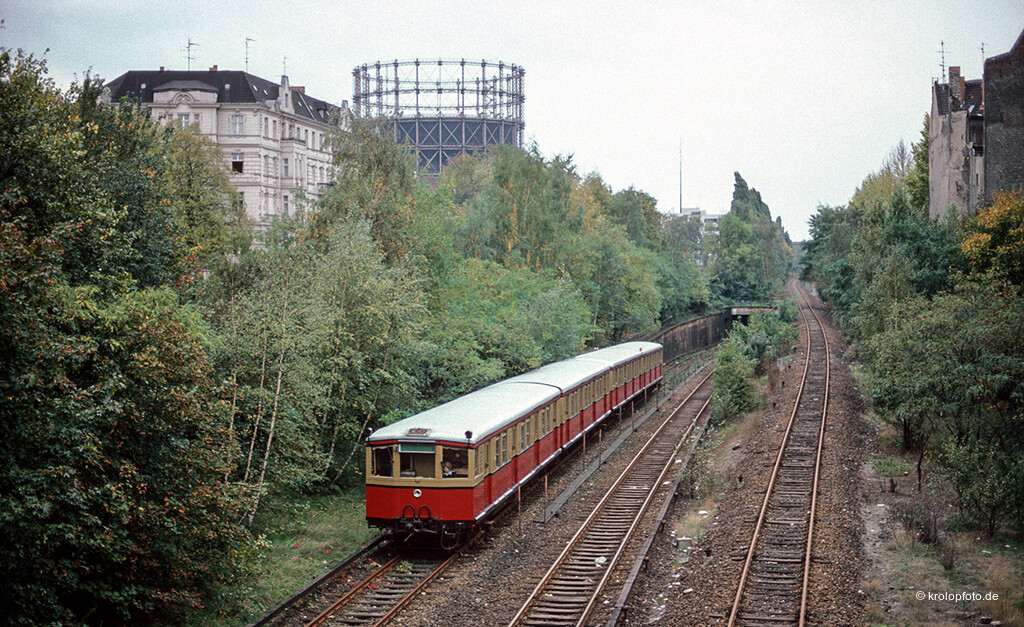 http://krolopfoto.de/railpix/images/berlin.sbahn1983/19831006.jpg