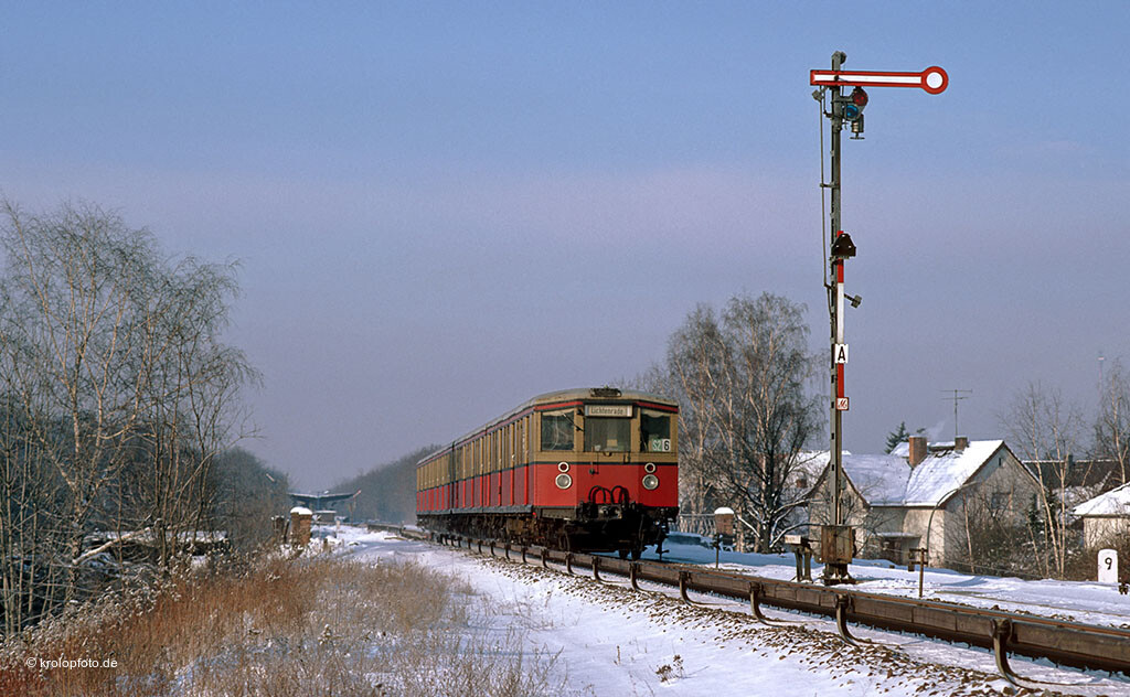 http://krolopfoto.de/railpix/images/berlin.sbahn1985/198501062.jpg