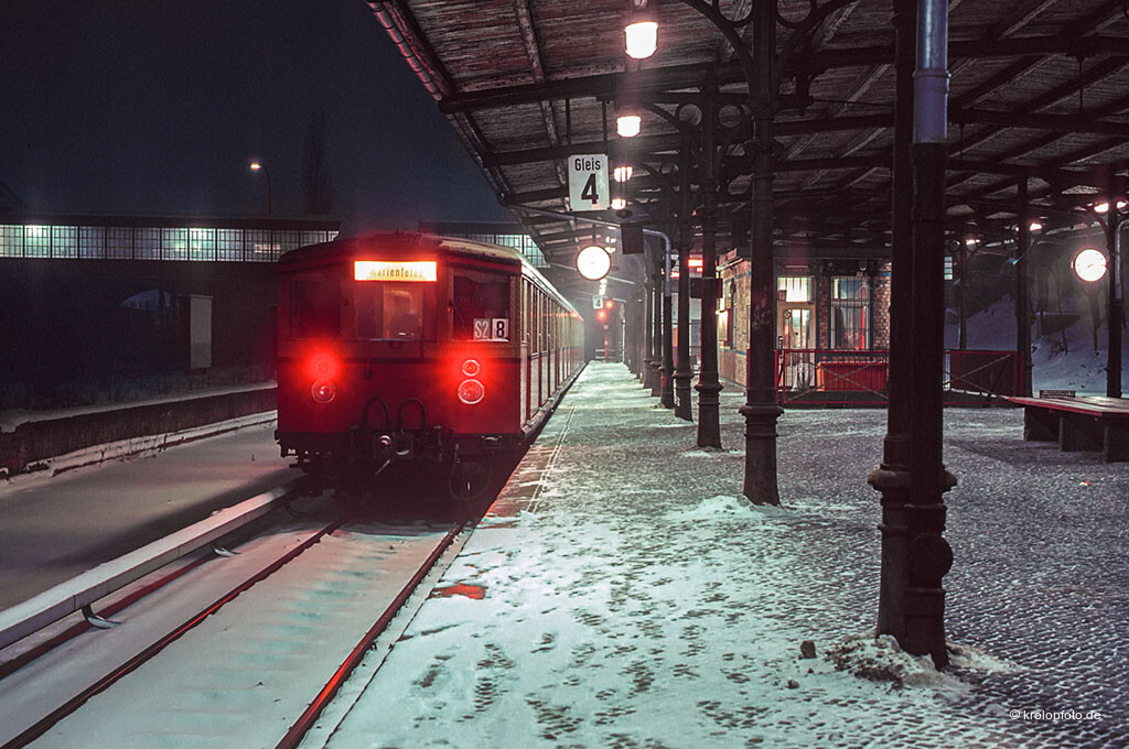 http://krolopfoto.de/railpix/images/berlin.sbahn1985/198501142.jpg