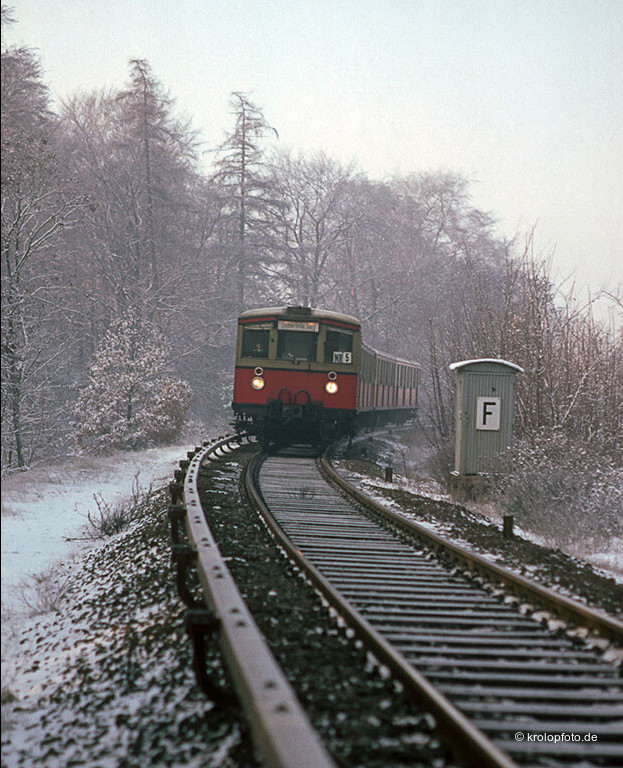 https://krolopfoto.de/railpix/images/berlin.sbahn1983/198312122.jpg